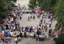 Этой ярмарки краски