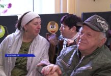 (ВИДЕО) СЕМЕЙНАЯ ПАРА ИЗ ИТАЛИИ ОКАЗАЛА ПОМОЩЬ РЫБНИЦКОМУ ХЭСЭДУ