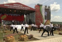 (Видео) НАШИ ЛЮДИ В САДОВА: КИРКОРОВ И DOREDOS ВЫСТУПИЛИ НА КЛУБНИЧНОМ ФЕСТИВАЛЕ