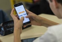 Запрет на мобильные в школе. Использование гаджетов стоит ограничить, считают в Приднестровье Запрет на мобильные в школе. Фото: minsknews.by