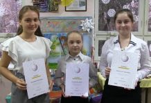 Экспонат для Эрмитажа создали в Рыбнице Авторы игрушек, которые украсили ёлку Эрмитажа