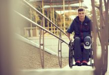 Помоги себе сам. Люди с ограниченными возможностями добиваются доступной среды Виталий Слипченко: "Чтобы отстаивать свои права, нужно проявлять активность". Фото: Марин ИЛИУЦ