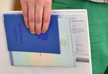 Минпросвещения предложило ставить QR-код на школьные аттестаты в России В России предлагают маркировать аттестаты