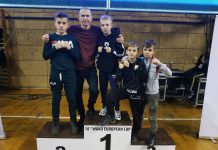 С медалями из Хорватии: юные кикбоксеры из Рыбницы привезли награды с Кубка Европы Рыбницкие кикбоксеры со своим тренером Русланом Костюком после Кубка Европы