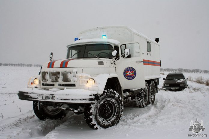Спасатели готовы оказать помощь во время непогоды Спасатели готовы оказать помощь во время непогоды