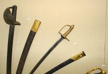 Сабля с монограммой российского императора Николая II найдена в Строенцах В Строенцах найдена уникальная сабля