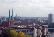 С 20 апреля Германия постепенно начинает возвращаться к нормальной жизни С сегодняшнего дня Германия постепенно начинает возвращаться к нормальной жизни.