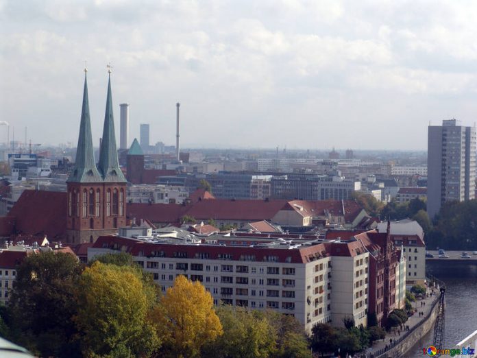 С сегодняшнего дня Германия постепенно начинает возвращаться к нормальной жизни.