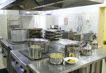 «Питание врачей и пациентов с COVID-19 должно быть полноценным и качественным», — сказал Александр Мартынов питание, школы, льготы, Правительство