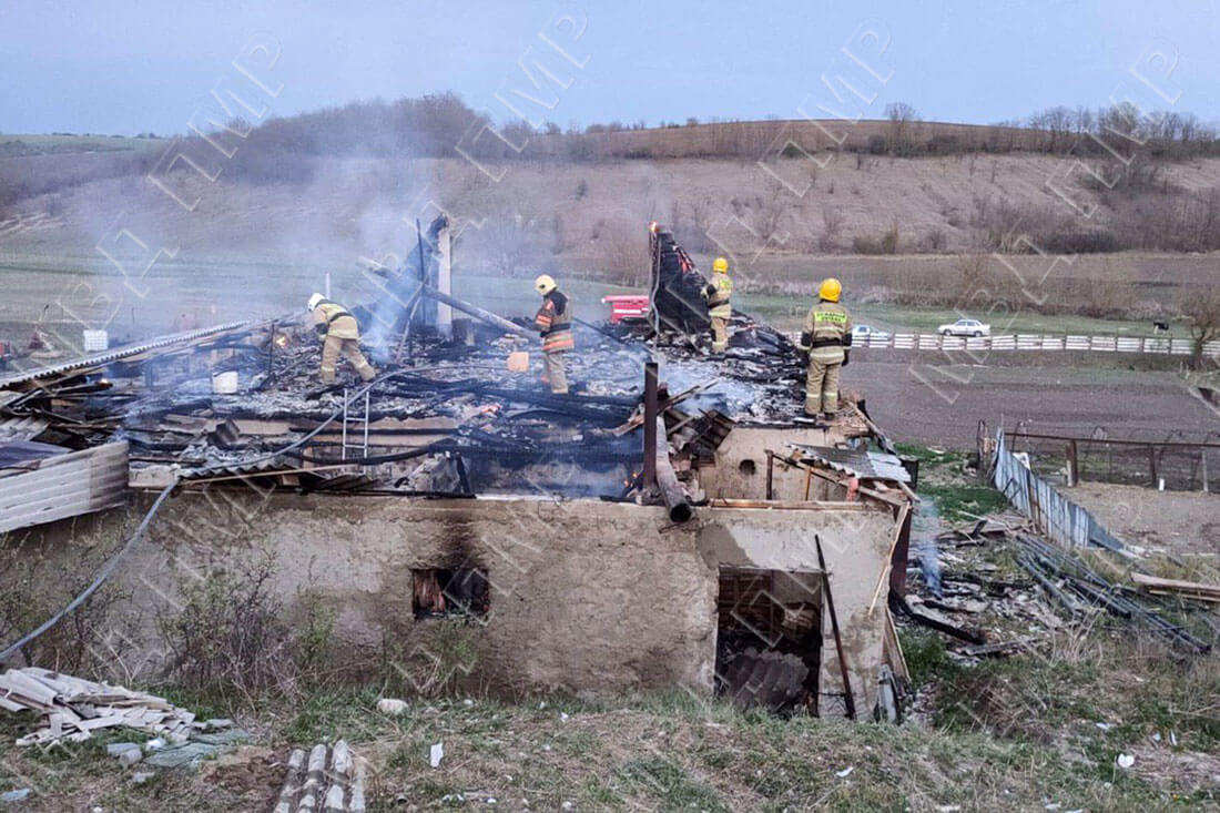 Пожар тушили около двух часов