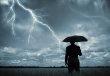 Как вести себя во время грозы? Погода 12 августа обещает быть с дождями и грозами
