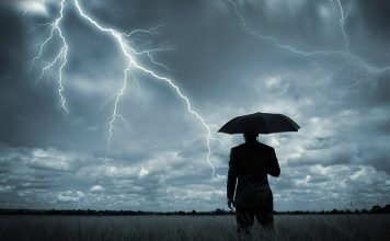 Как вести себя во время грозы? Погода 12 августа обещает быть с дождями и грозами