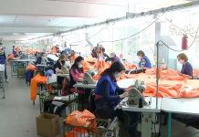 Швейная фабрика в Рыбнице наладила собственное производство защитных костюмов для медиков На Рыбницкой швейной фабрике шьют защитные костюмы для медиков