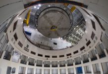 На Земле строят термоядерный реактор, повторяющий процессы, происходящие в звёздах Основание реактора перед спуском в шахту ректора (ITER)