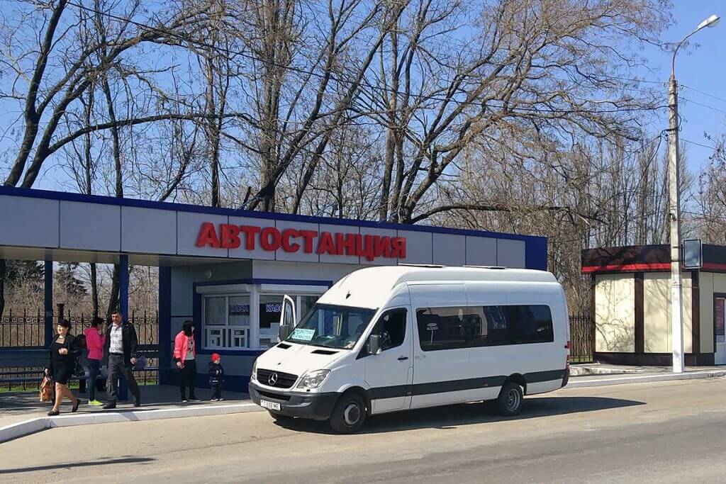 Все пассажиры должны быть в масках, стоячие места запрещены. Фото: fotobus.msk.ru