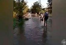 В Кицканах вода подобралась к садово-огородному товариществу «Поляков» и затопила дорогу СРОЧНО ЭВАКУИРОВАЛИ ЛЮДЕЙ. Фото: mvdpmr.org