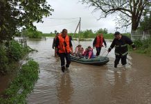Днестр вышел из берегов: затоплены целые сёла на Прикарпатье Стихия разрушила около 300 домов. Фото:fakty.ua