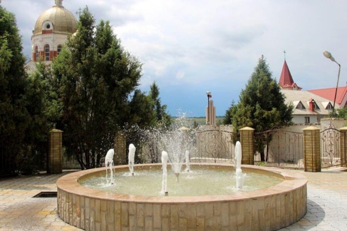 Находясь в зоне отдыха важно не забывать о соблюдении всех карантинных мер.