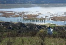 В Резинском районе затоплена часть трассы Автомобильная трасса, проходящая по территории Резинского района, частично затоплена. Фото: moldovenii.org