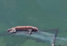 ЧП у одесского побережья: из затонувшего танкера «Делфи» вылилось топливо