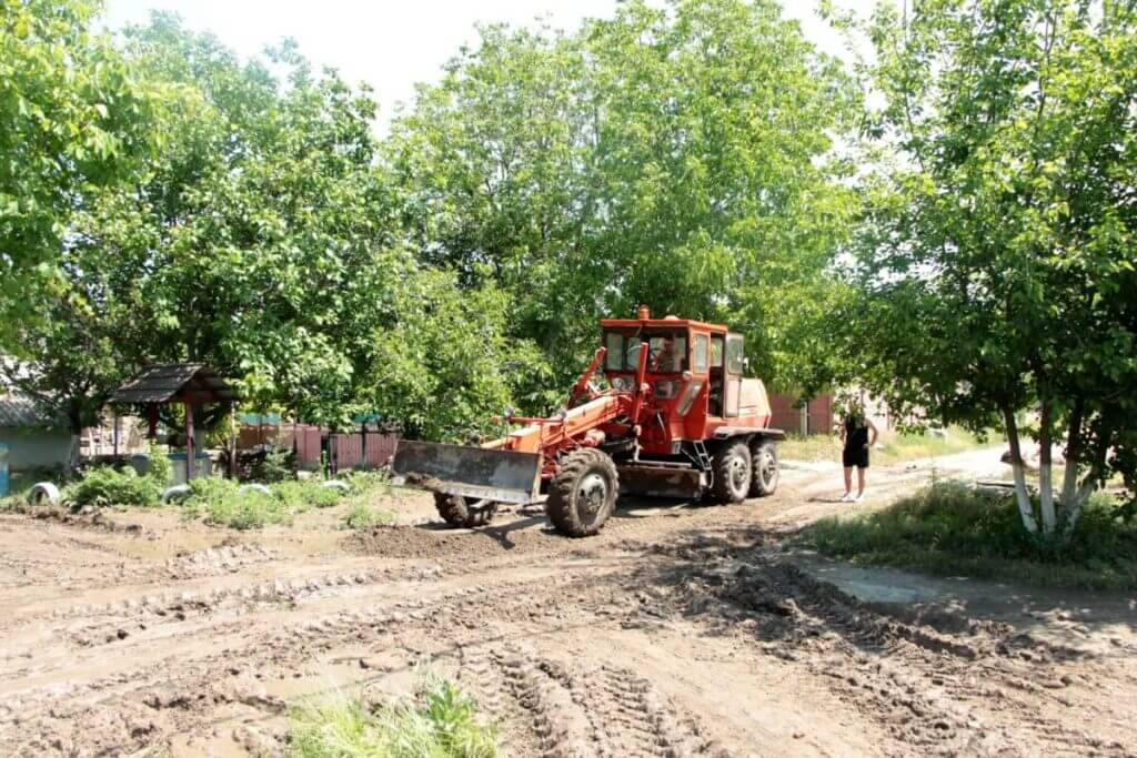 К ликвидации последствий ливня привлечены городские предприятия