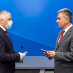 В Приднестровье вручили государственные награды организациям и гражданам, которые приняли участие в борьбе с COVID-19. Фото: president.gospmr.org