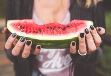 В продажу поступили первые молдавские арбузы молдавский арбуз