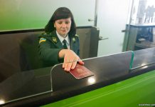 Иностранцев, которым откажут во въезде в Молдову, отправят в центр временного размещения Паспортный контроль в аэропорту. Фото: avianews.com.