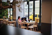 В Приднестровье разрешили принимать посетителей внутри кафе и ресторанов Принимать посетителей теперь можно и внутри кафе и ресторанов