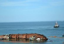 Режим ЧС ввели в Одессе из-за затонувшего еще осенью танкера Режим ЧС ввели в Одессе из-за затонувшего еще осенью танкера