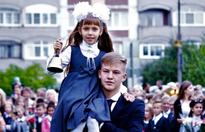 Школьные линейки проведут для первоклашек и учеников выпускных классов