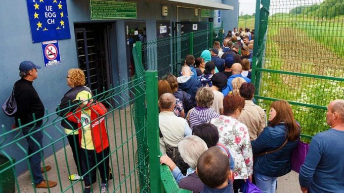 Трудовые мигранты. Фото с сайта amp.znaj.ua