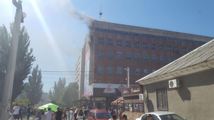 В здании швейной фабрики "Одема" пожар