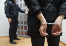 За торговлю наркотиками четверо молодых людей в Приднестровье предстанут перед судом Четверо молодых людей предстанут перед судом за торговлю наркотиками