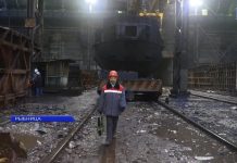 Профессия металлург. Женщина на высоте