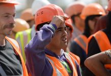 При въезде в РФ трудовые мигранты будут подписывать «соглашение о лояльности» Мигрантов обяжут подписывать соглашение о лояльности