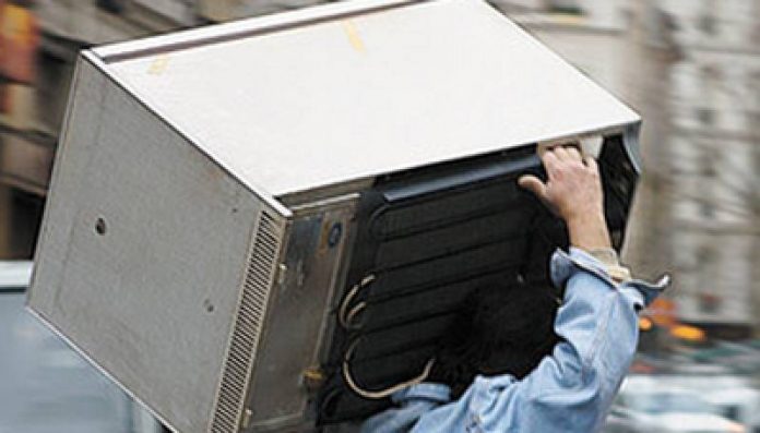 Украли холодильник ради спиртного