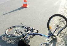 Двое подростков попали под колеса BMW Велосипедисты попали под колеса BMW