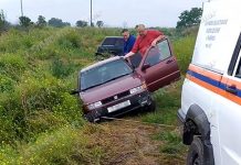 Легковушка из села Ержово съехала в кювет. Рыбницкие спасатели пришли на помощь avto