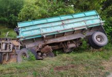 В селе Сарацея перевернулся КАМАЗ Камаз опрокинулся