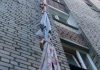 Мужчина погиб, спускаясь с балкона по веревке из простыней Погиб спускаясь по простыням