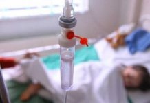 Двухлетняя девочка выпила растворитель и попала в больницу Отравилась растворителем