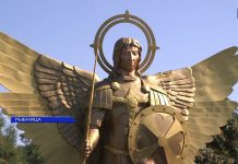 В Рыбнице освятили и установили скульптуру архангела Михаила Статуя Архангела Михаила