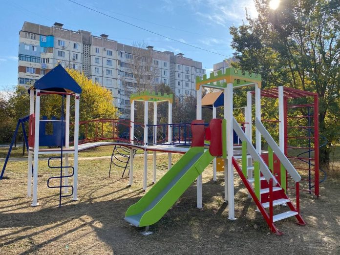 В Рыбнице благоустраивают детские площадки