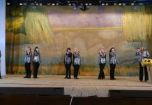 Выступление вокального ансамбля «Чаровницы»