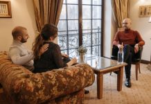 Почему в одной семье не все болеют коронавирусом люди дома