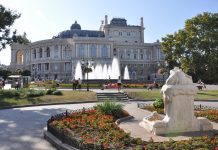 Что происходит в Одессе в эти дни odesskiy-teatr-opery-i-baleta_Фото wikiway.com