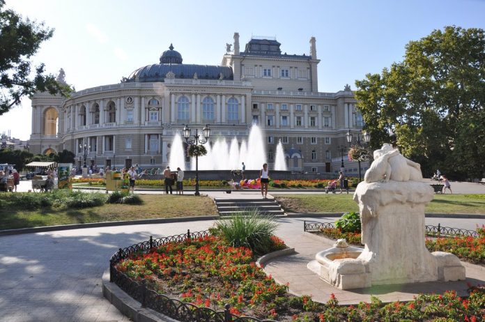 odesskiy-teatr-opery-i-baleta_Фото wikiway.com