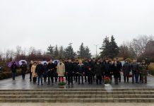 Глава госадминистрации возложил цветы к мемориалу Славы защитникам Отечества К мемориалу Славы защитникам Отечества возложили цветы и венки