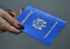 Граждане Молдовы отказываются от своего гражданства Отказ от молдавских паспортов